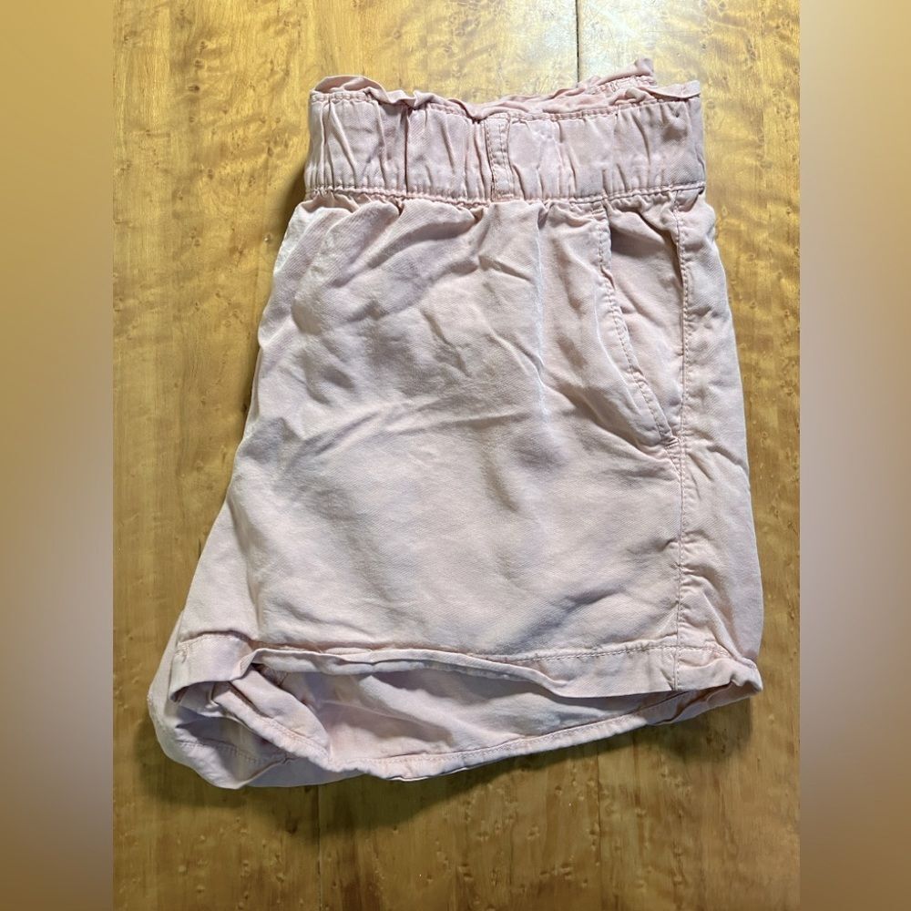 Sanctuary, light peach shorts, elastic waist, excellent condition, size medium